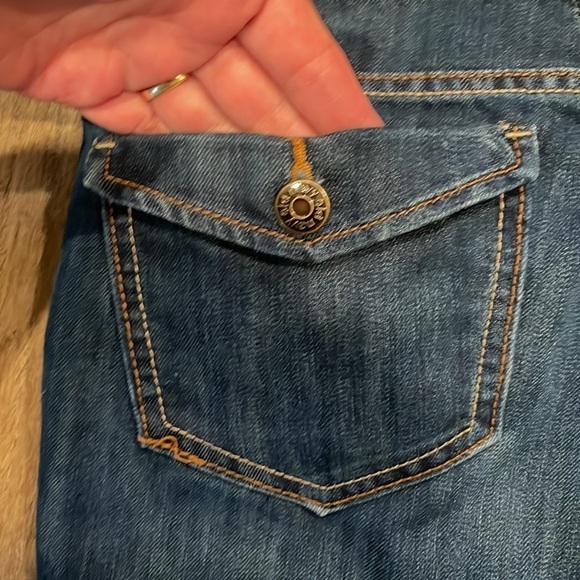 Old Navy The Flirt Cropped Mid-Rise Jeans - Picture 7 of 8